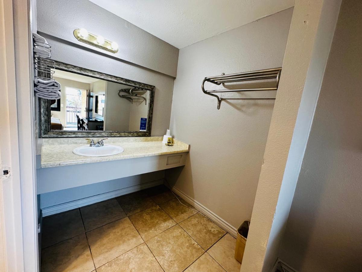 Casa Blanca Express & Suites Cypress Buena Park - Anaheim Area Ngoại thất bức ảnh